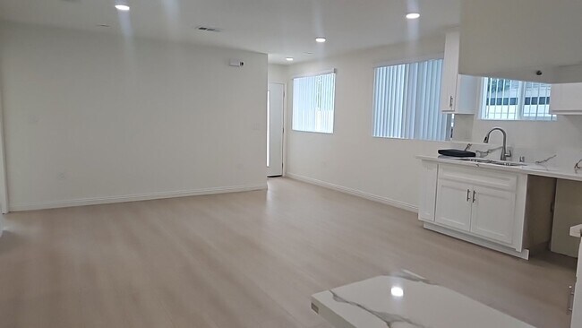 Building Photo - 315 W 56th St