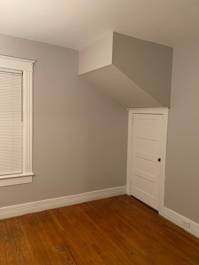 Building Photo - 39 N Pawling St