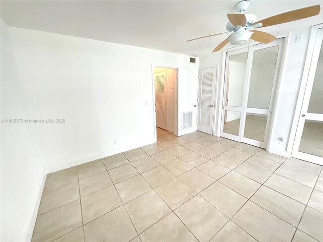 Building Photo - 419 Golden Isles Dr