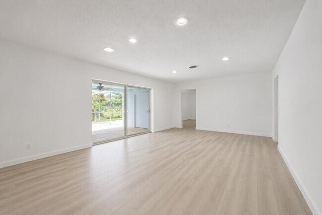 Building Photo - 1301 SW 8th St