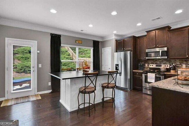 Building Photo - 307 Lakeside Ln