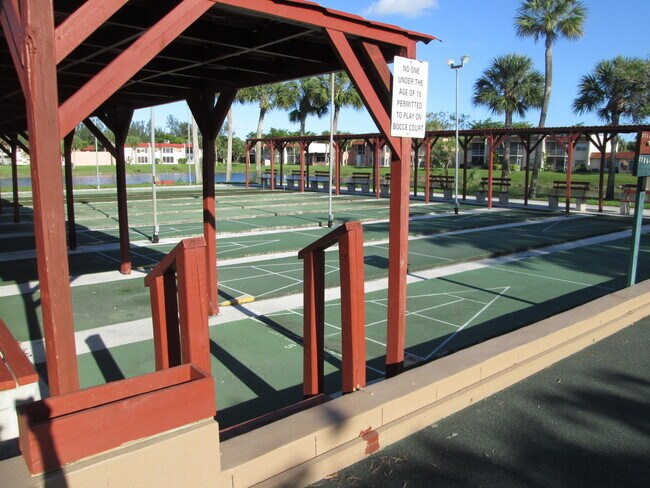 Building Photo - 224 Lake Dora Dr