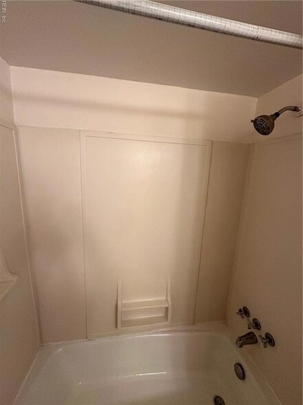 Building Photo - 1063 W 48th St
