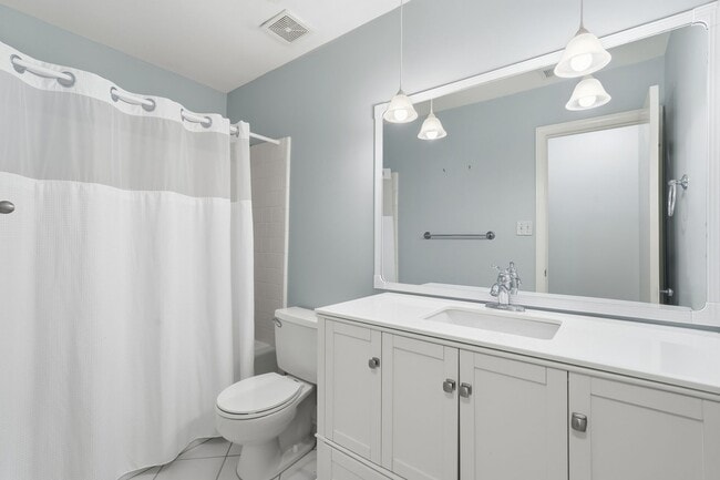 Building Photo - Ranch Home in Wilmington Park For Lease