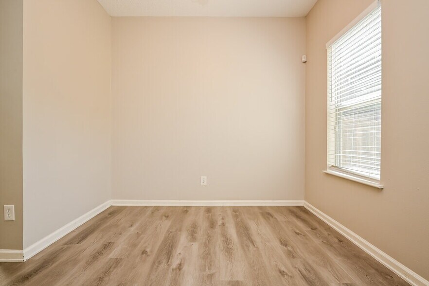 Building Photo - 2009 Farm Hill Ct