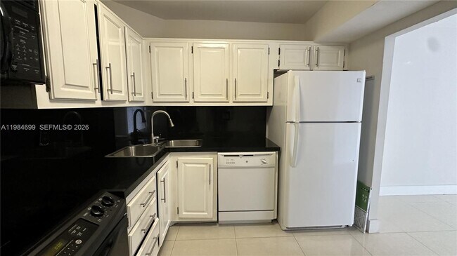 Building Photo - 2333 Brickell Ave