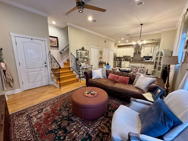 Building Photo - Updated 2 Bed 2.5 Bath Townhouse in A+ loc...