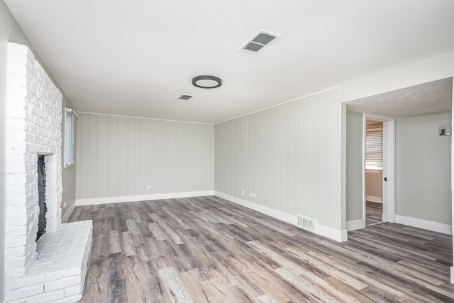 Building Photo - 15369 Ingleside Ave