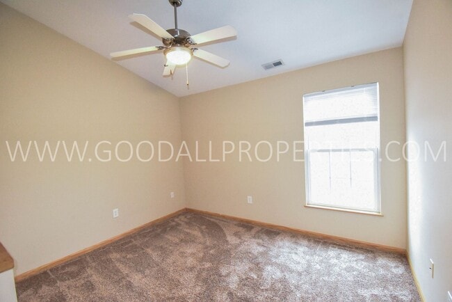 Building Photo - 15404 Townsend Ave