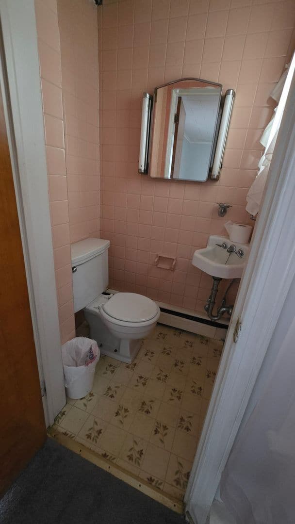 Building Photo - 3 bedroom 1.5 bathroom