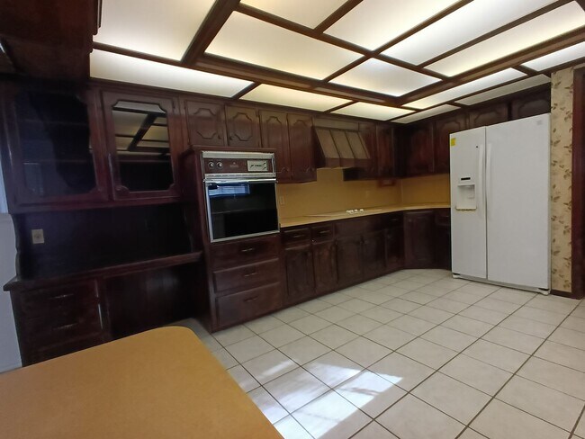 Building Photo - 9024 Brookwood Dr