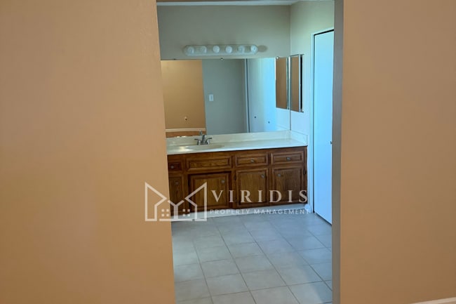 Building Photo - 1304 La Puente Dr