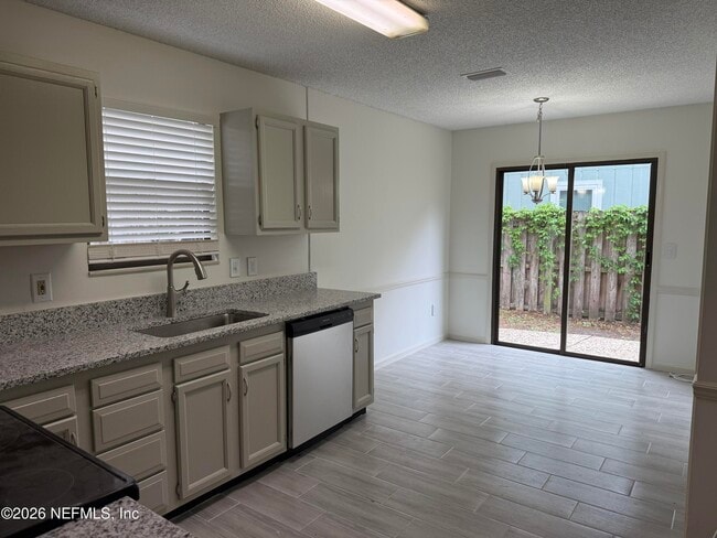 Building Photo - 2381 Hampton Falls Dr W