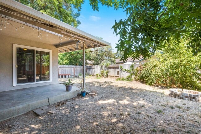 Building Photo - 1708-1710 Alameda Avenue