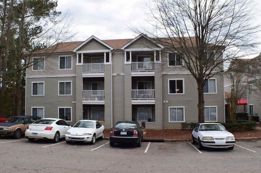 Building Photo - 1221 University Ct