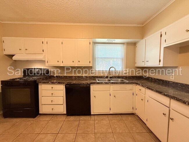 Building Photo - For Lease | Tulsa | Available Now!