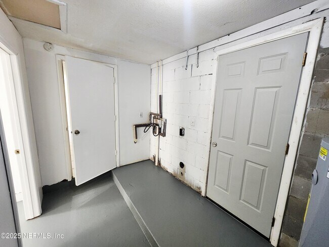 Building Photo - 7127 Prellie St