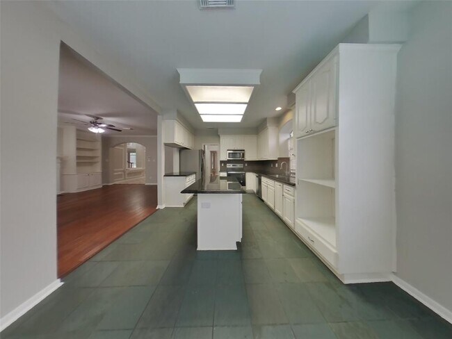 Building Photo - 7302 Emerald Glen Dr