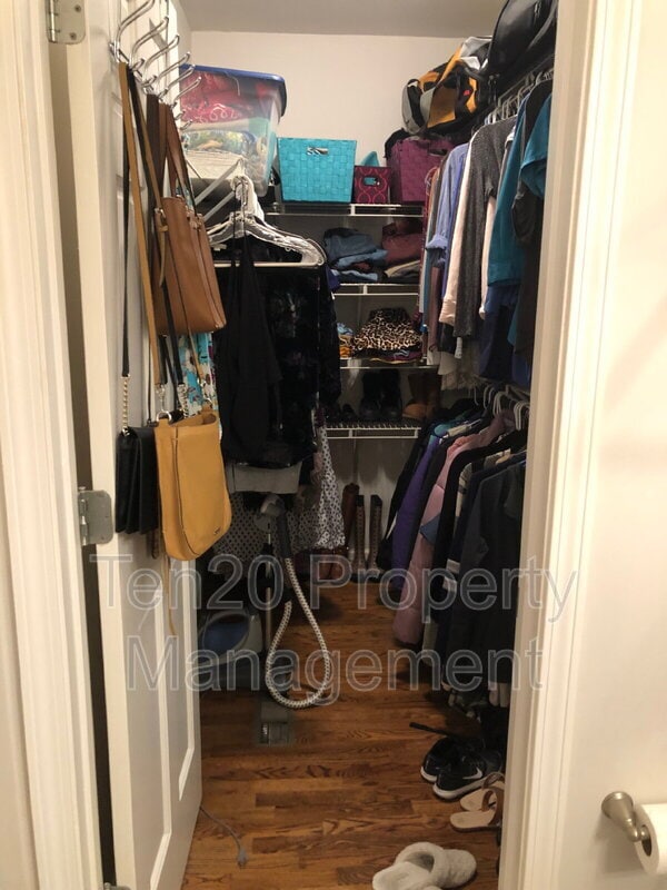 Building Photo - 3308 Junaluska Dr