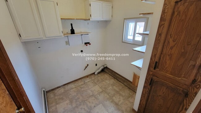 Building Photo - Established 3 bedroom 2 bath home