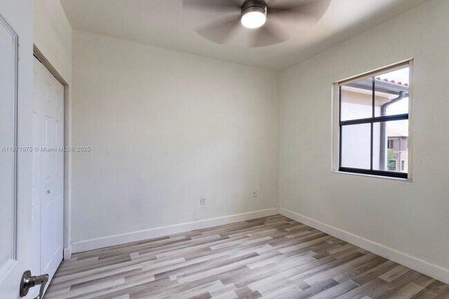 Building Photo - 3324 W 90th St