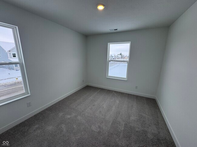 Building Photo - 2945 Grand Rdg Dr