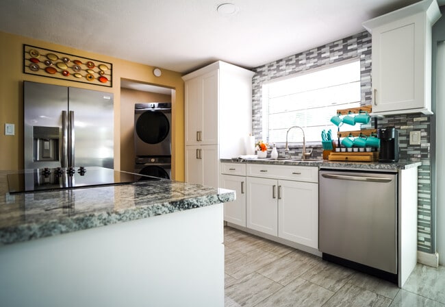 Building Photo - 8412 Westridge Dr