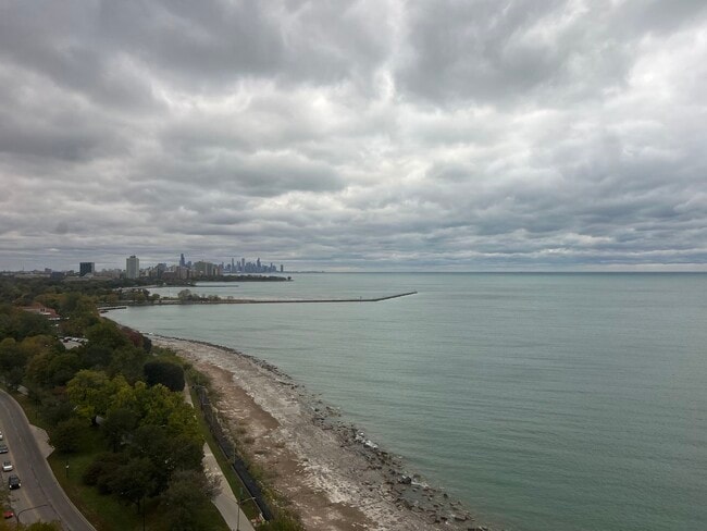 Building Photo - 6700 S South Shore Dr