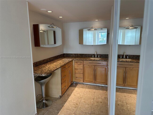 Building Photo - 6039 Collins Ave