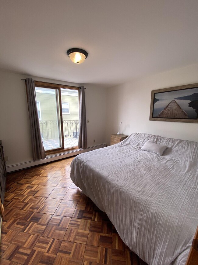 Building Photo - 93 Glen St