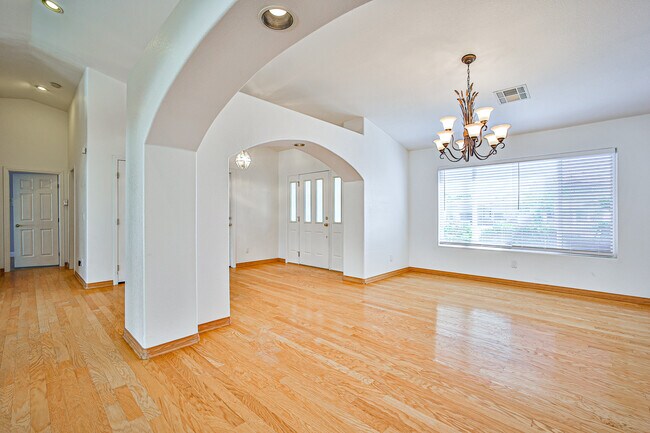Building Photo - 6025 Egan Crest Dr