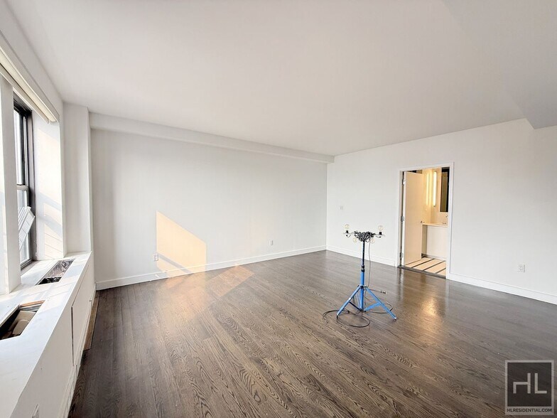 Building Photo - NO fee 4 bed 3.5 bath with Epic Views - WE...