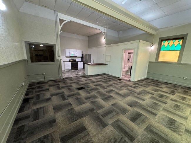 Building Photo - 2nd &amp; Diamond