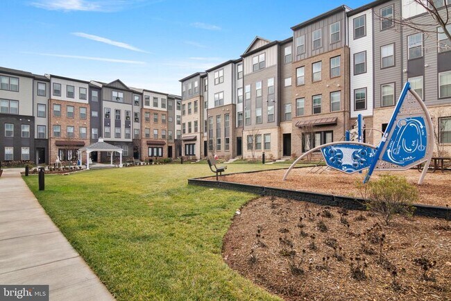 Building Photo - 20935 Bluebird Sq