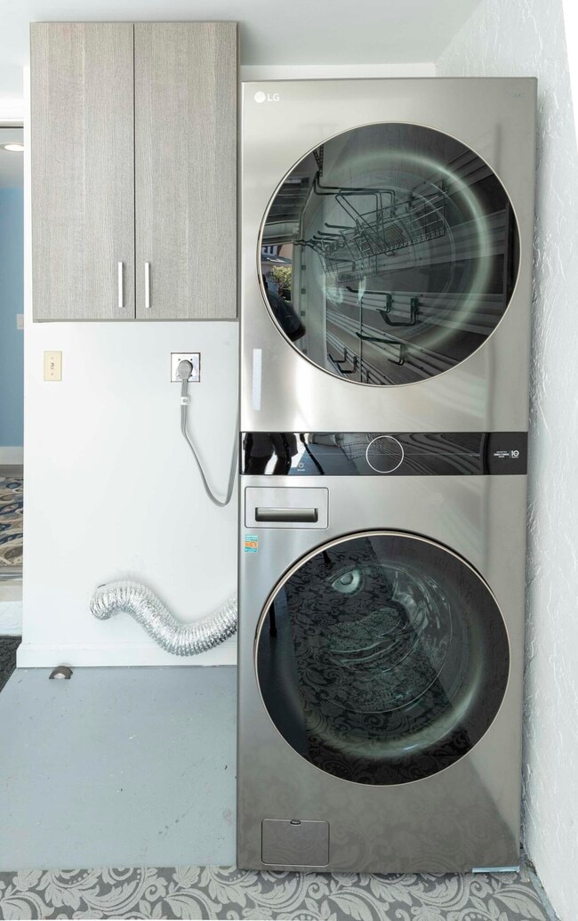 Building Photo - 4501 Fairway Dr N