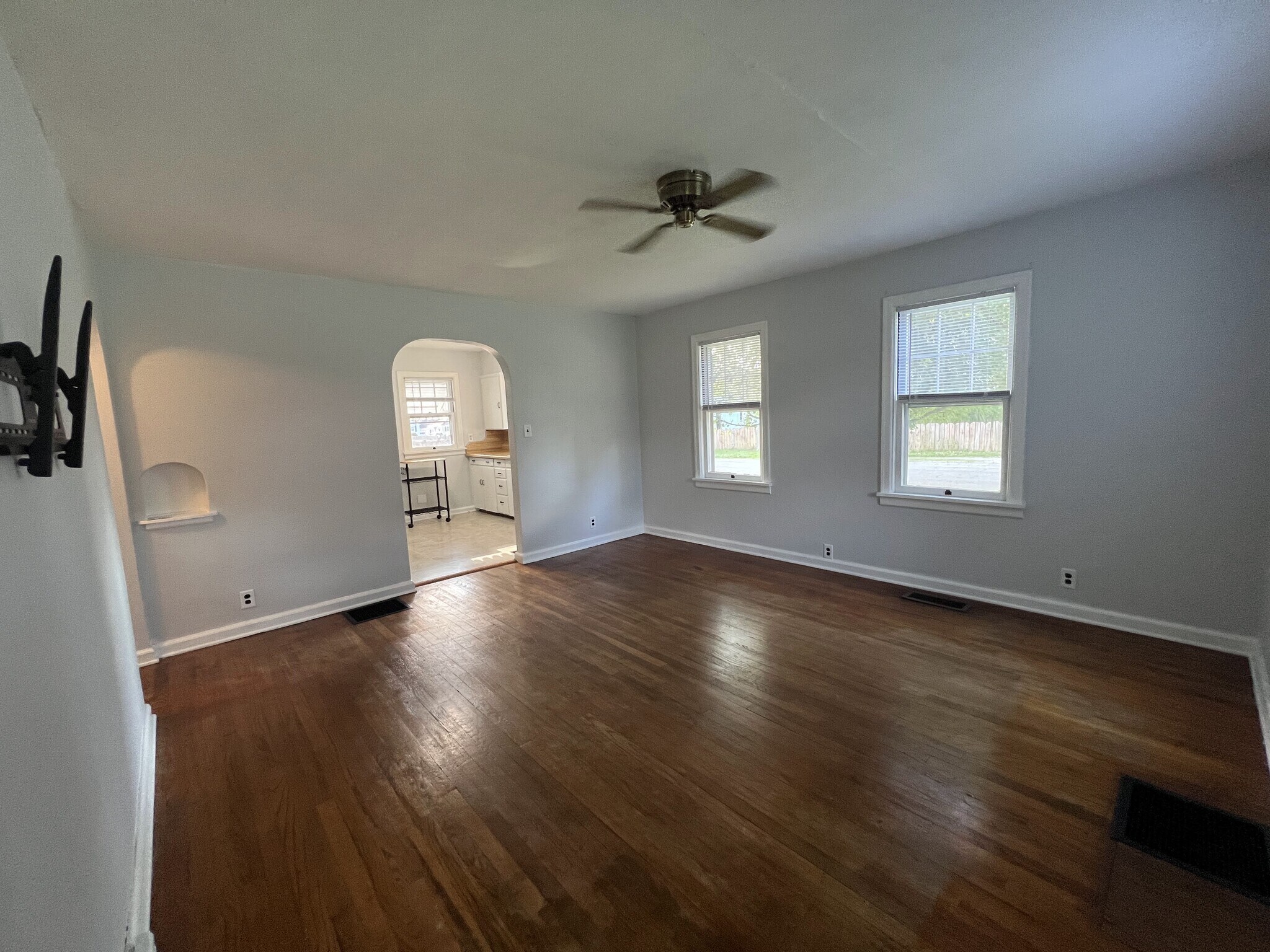 Building Photo - 2021 N Maplewood Ave