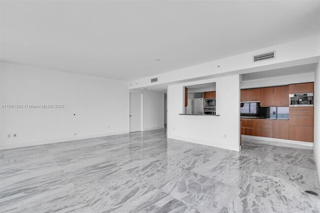 Building Photo - 1331 Brickell Bay Dr