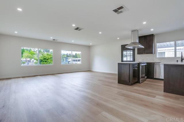 Building Photo - 525 W El Norte Pkwy