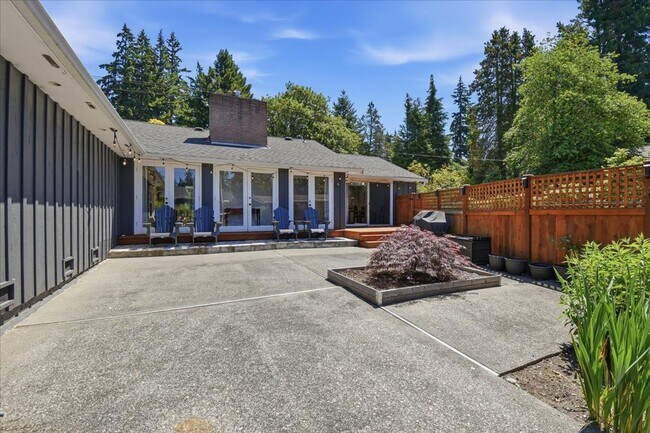 Building Photo - 3bd/1.75ba Shoreline Home