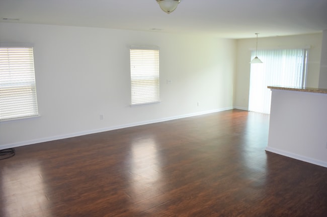 Building Photo - 10 Millie Ln