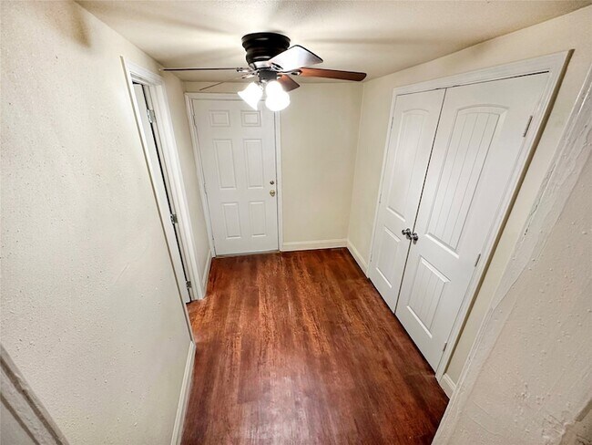 Building Photo - 4818 Caplin St