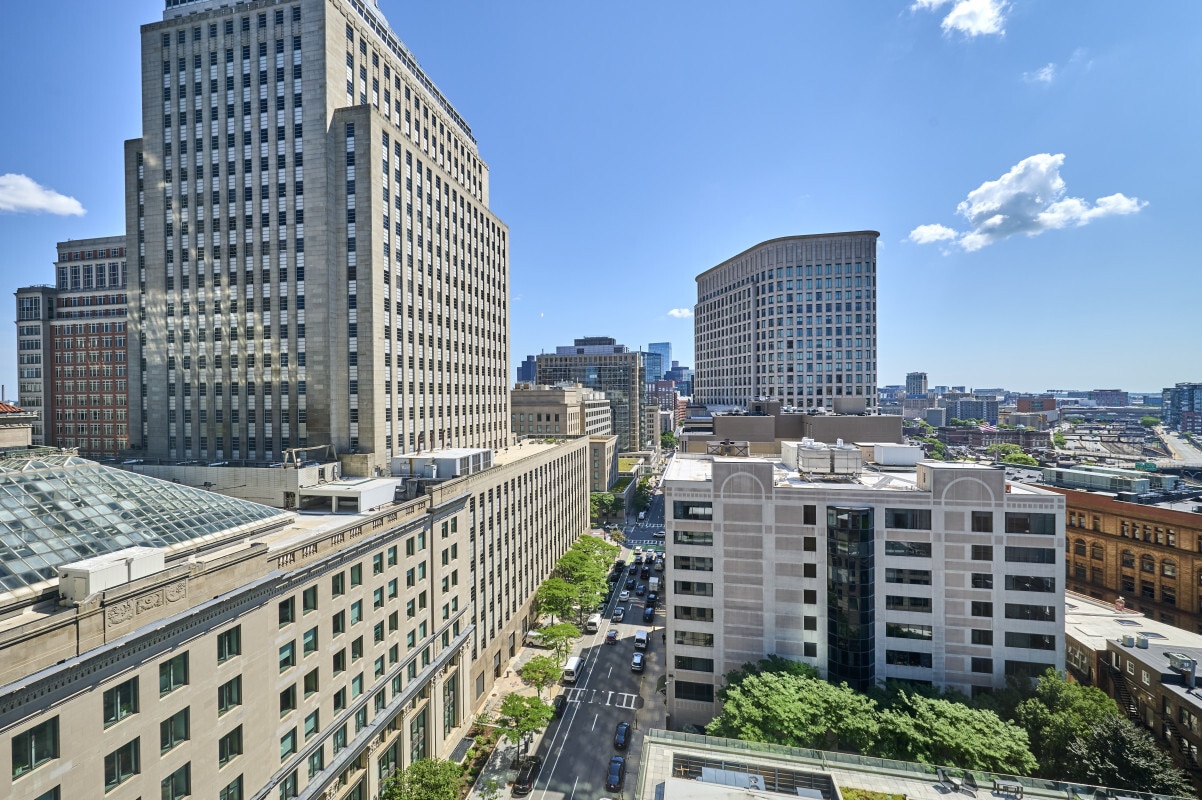 Building Photo - 400 Stuart St