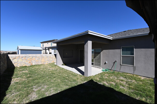 Building Photo - 12149 Mesquite Thorn Dr