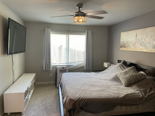 Building Photo - Beautiful Bothell Townhome