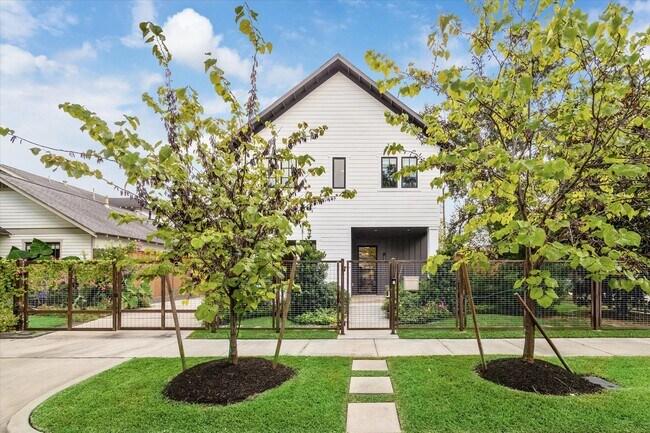 Building Photo - 1136 Woodland St