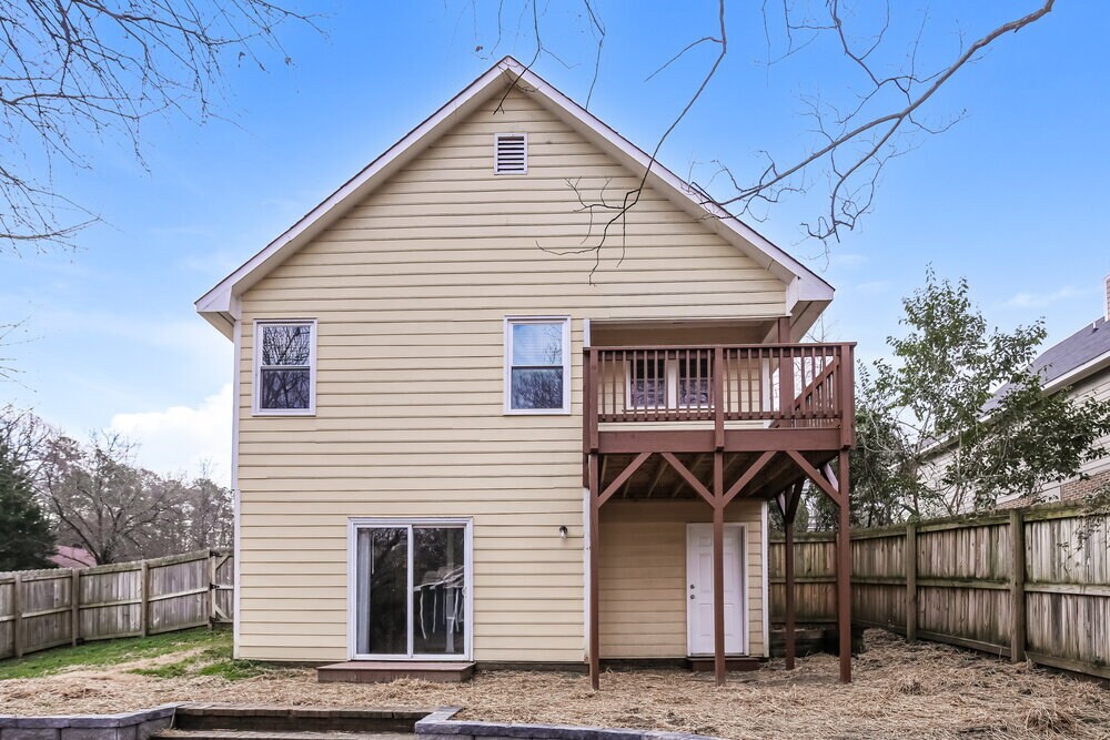 Building Photo - 429 Dickens Dr