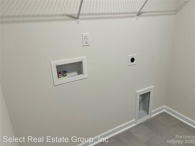 Building Photo - 5 br, 3 bath House - 106 Meadow View Drive