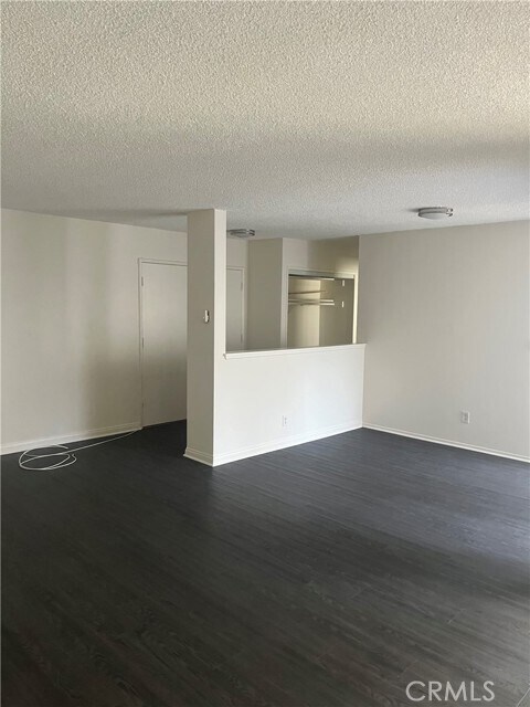 Building Photo - 5625 N Sumner Wy