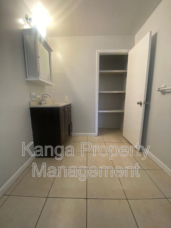 Building Photo - 3206 Louisiana Ave