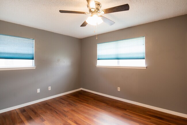 Building Photo - 1633 Stull Dr